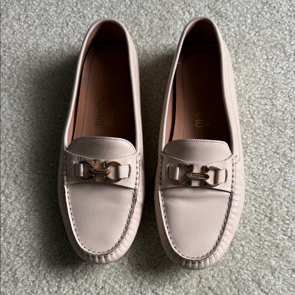 Salvatore Ferragamo Women's Beige Loafers with Gold Accents Sz 10M